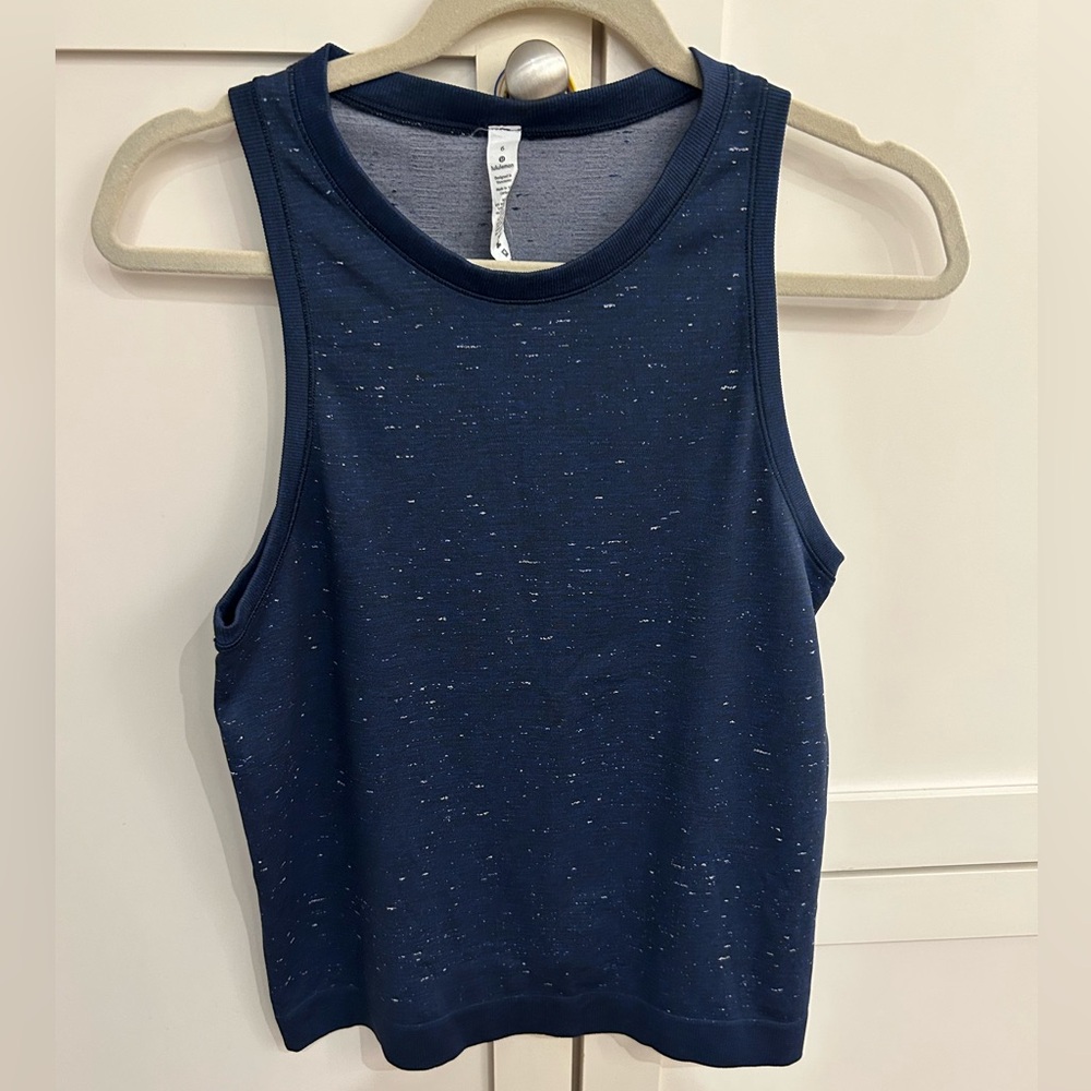Lululemon size 6 tank top in heathered navy